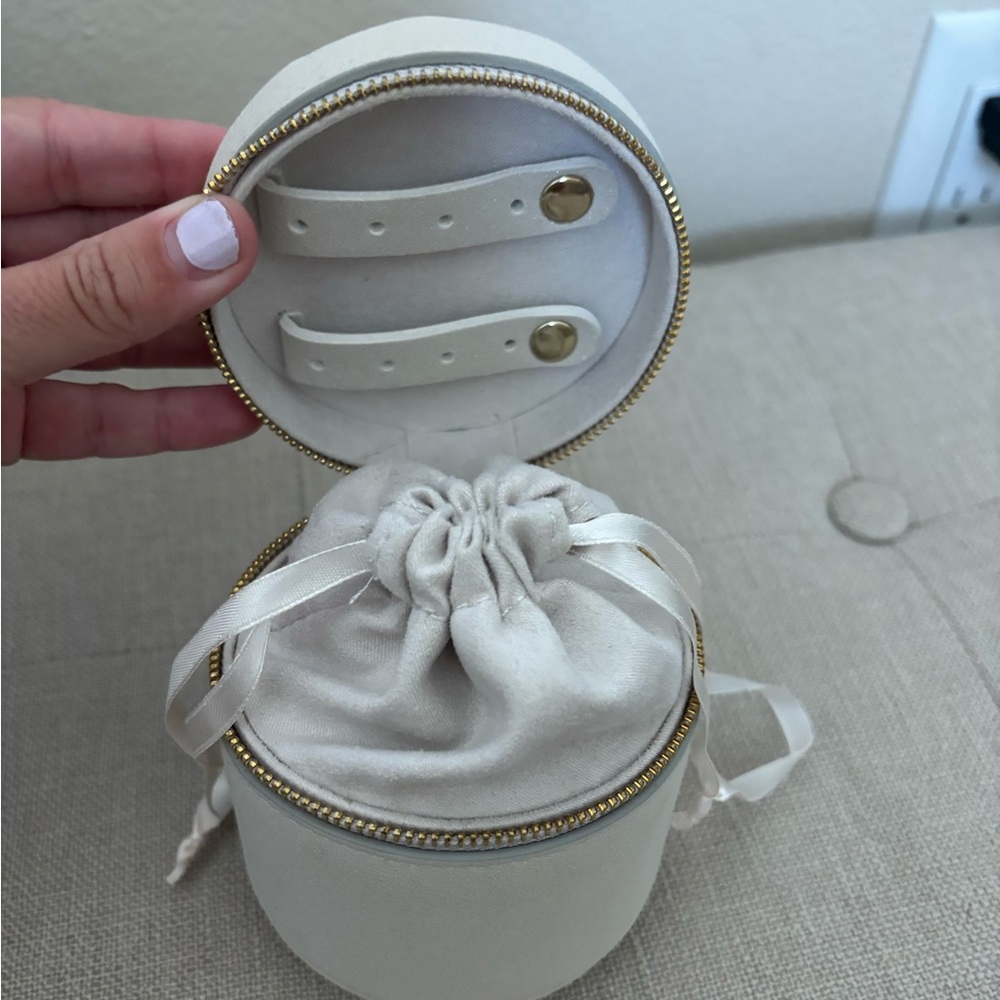 Travel jewelry case